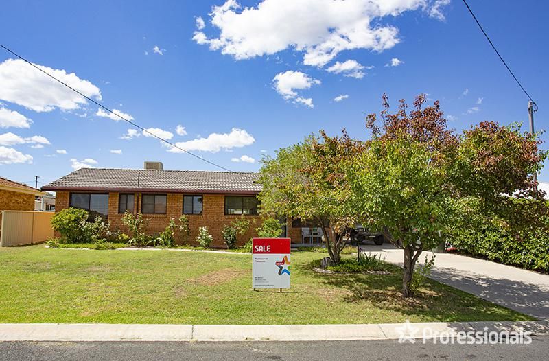 4 bedrooms House in 20 Johns Drive KOOTINGAL NSW, 2352