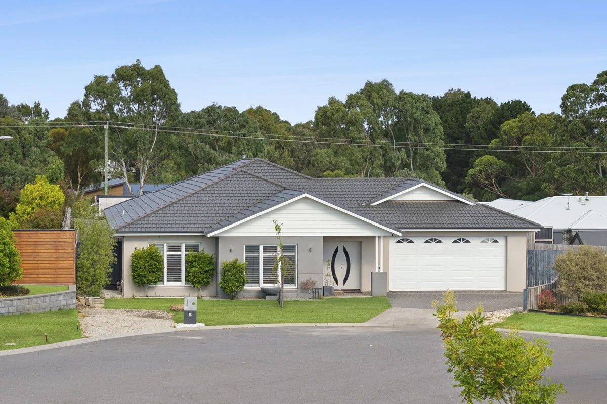 16 Scentbark Way, Gisborne VIC 3437
