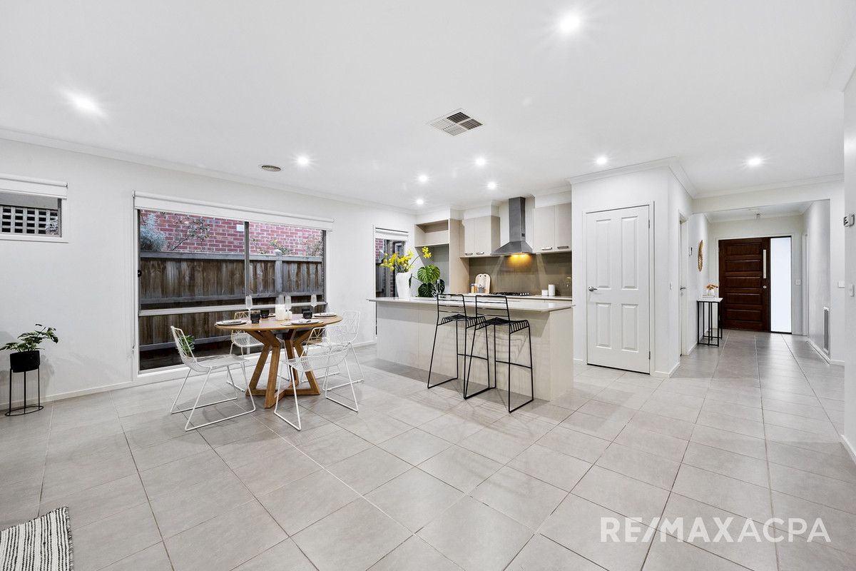 12 Roundhay Crescent, Point Cook VIC 3030, Image 2