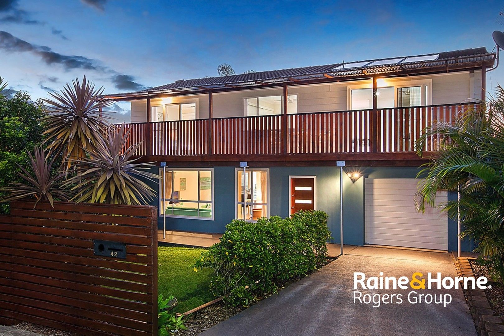 4 bedrooms House in 42 Elizabeth Bay Drive LAKE MUNMORAH NSW, 2259