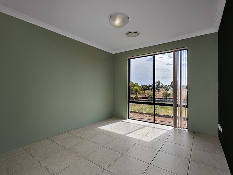 8 Roding Court, Deepdale WA 6532, Image 2