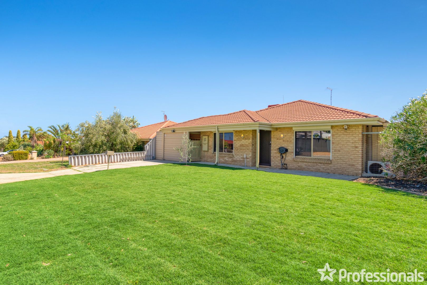 11 Ullinger Loop, Marangaroo WA 6064, Image 1