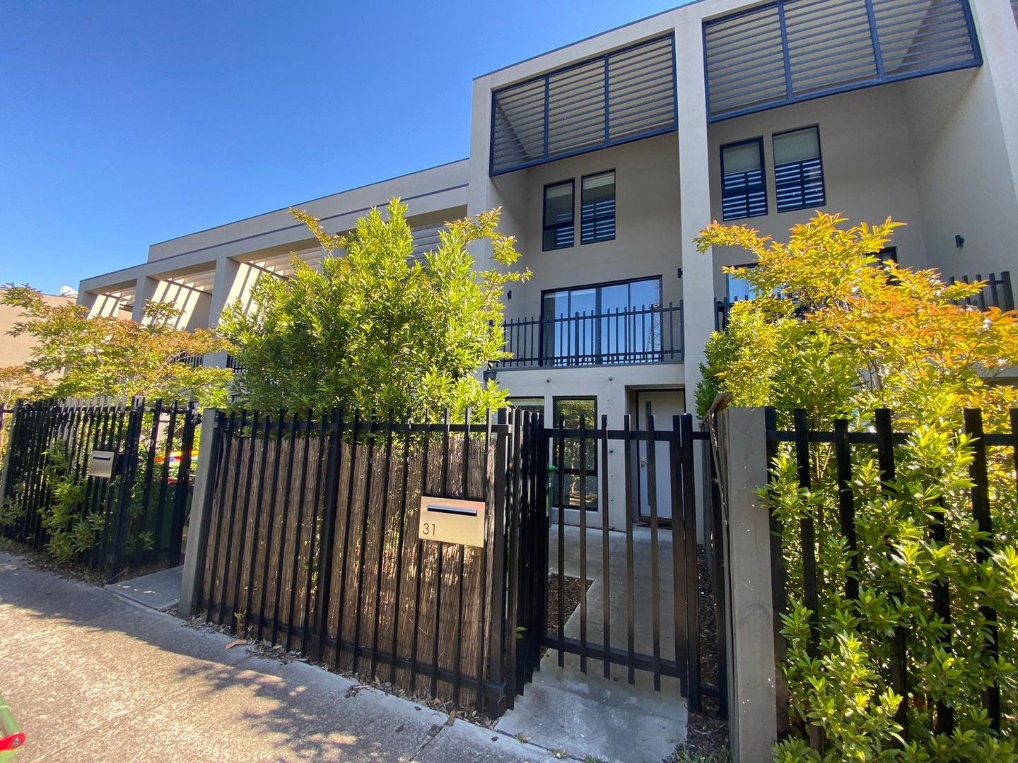 3 bedrooms Townhouse in 31 Ulmara Parkway MAIDSTONE VIC, 3012