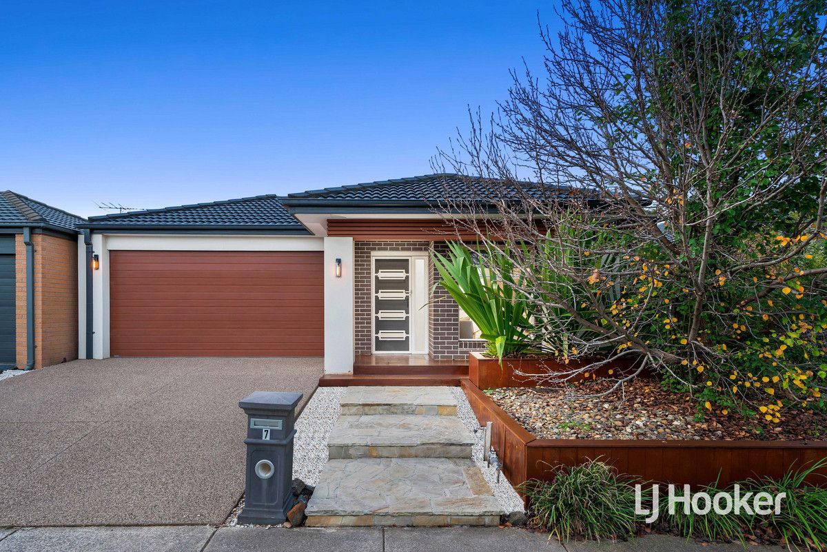 7 Victorking Drive, Point Cook VIC 3030