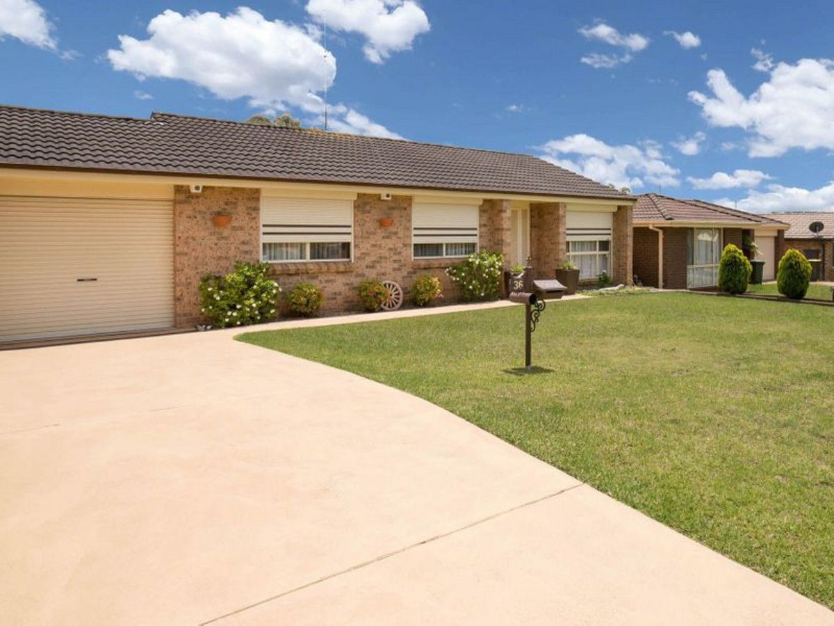 36 Carbasse Crescent, St Helens Park NSW 2560