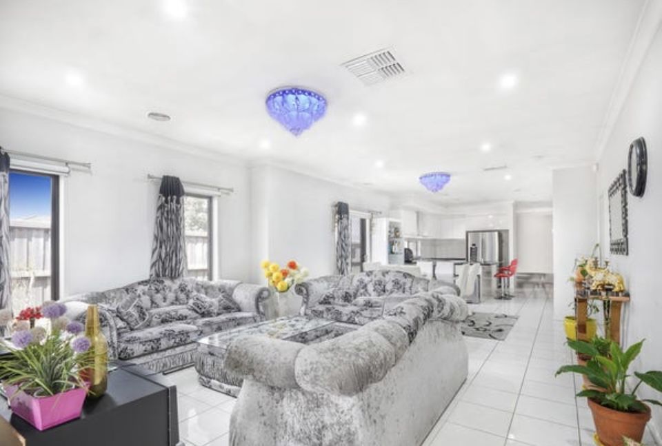 4 bedrooms House in 9 Bloomsbury Pl WOLLERT VIC, 3750