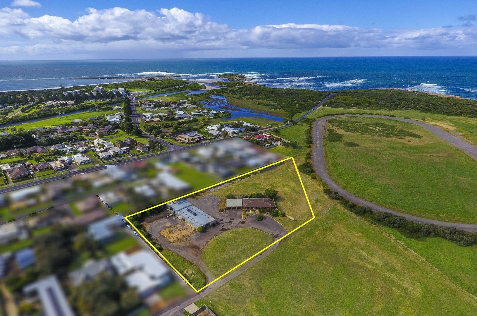 3 bedrooms House in 13 Pertobe Lane WARRNAMBOOL VIC, 3280