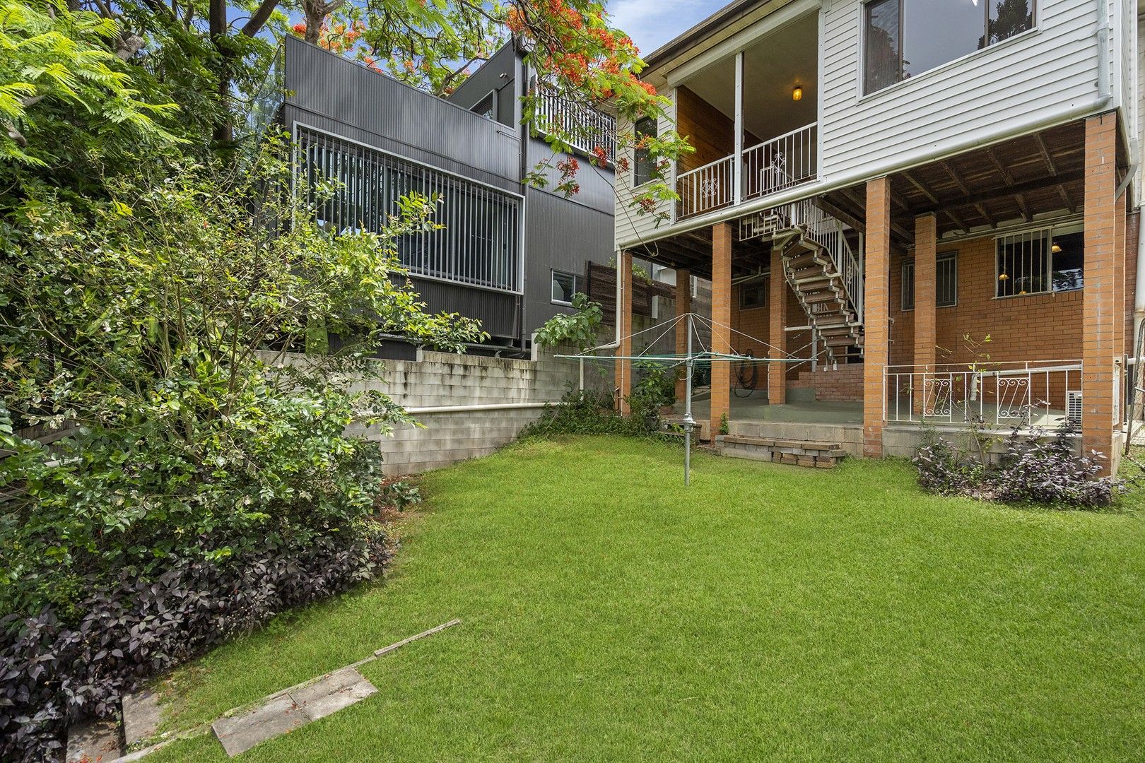 4 bedrooms House in 11 Arthur Terrace RED HILL QLD, 4059