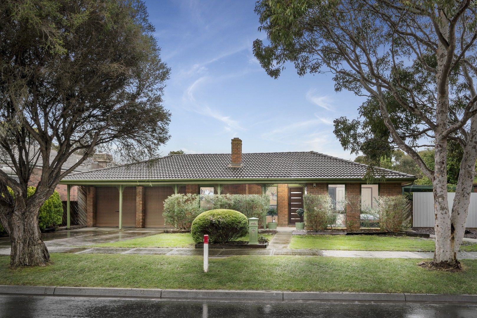 4 bedrooms House in 4 Lakes Drive SUNBURY VIC, 3429