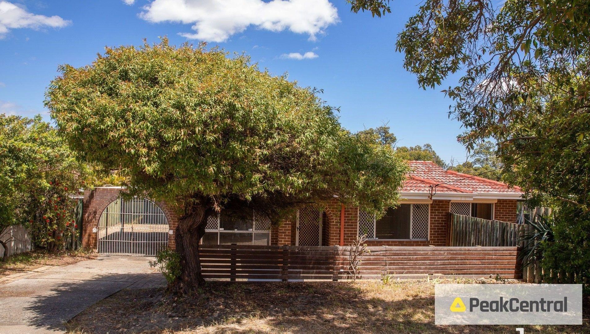 3 bedrooms House in 136 Partridge Way THORNLIE WA, 6108