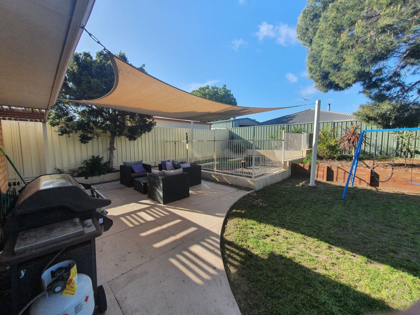 4 bedrooms House in 2 Wintersweet Place HALLS HEAD WA, 6210