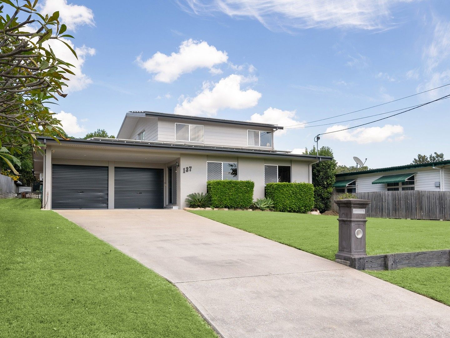 8 bedrooms House in 137 Britannia Avenue MORNINGSIDE QLD, 4170