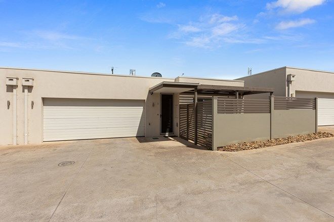 Picture of 2/2 Pilcher Street, STRATHDALE VIC 3550