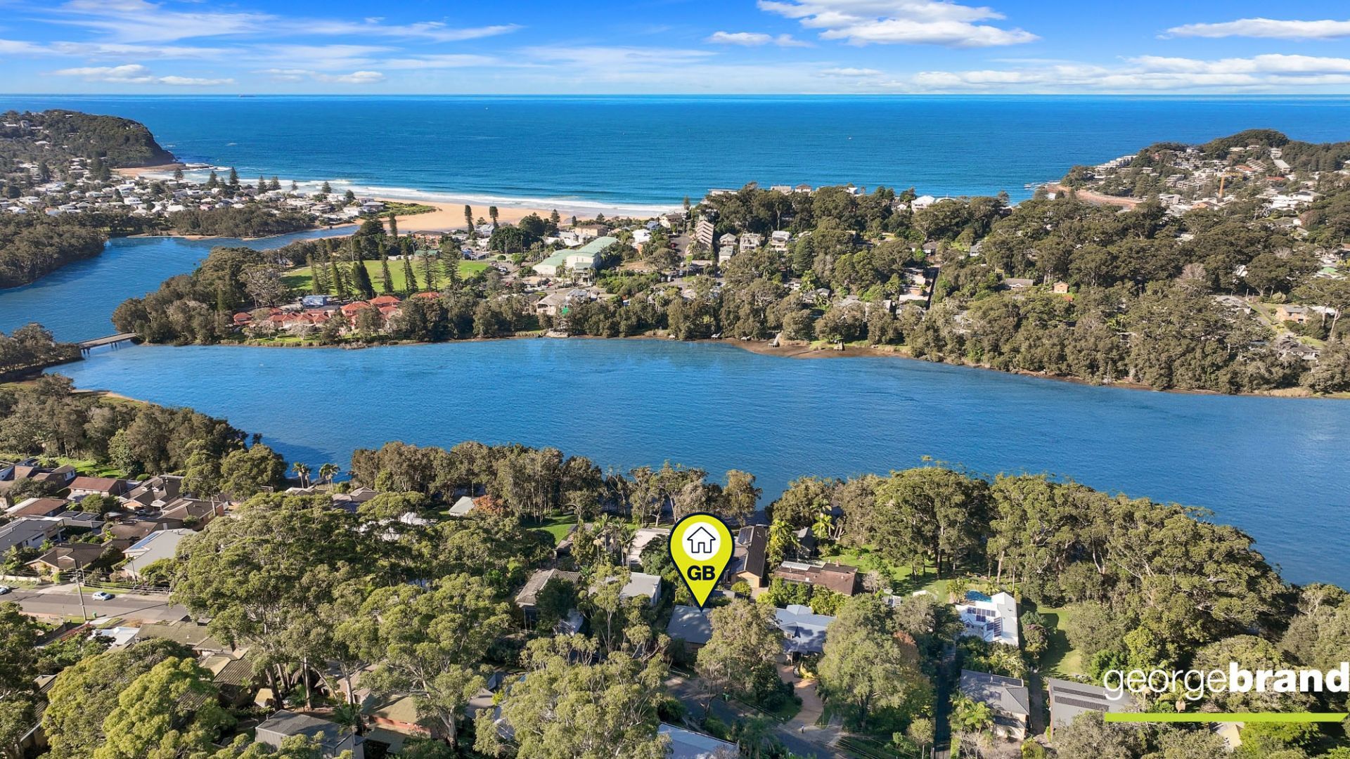 4 bedrooms House in 293 The Round Drive AVOCA BEACH NSW, 2251