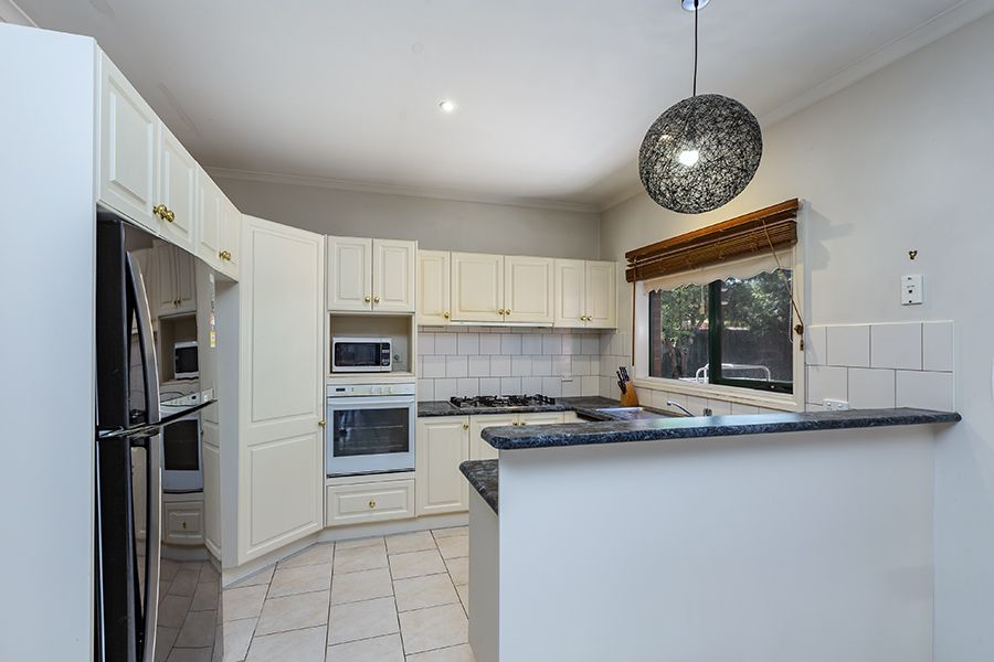 10 John Phelps Court, Seabrook VIC 3028, Image 2