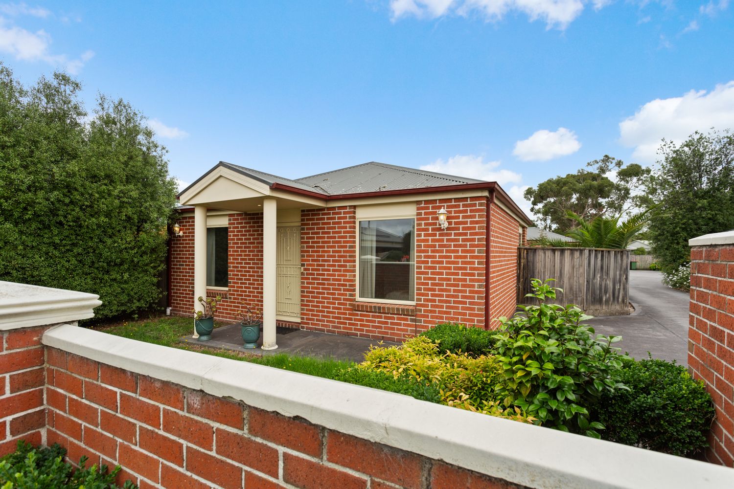 3 bedrooms Townhouse in 1/321 Rossiter Road KOO WEE RUP VIC, 3981