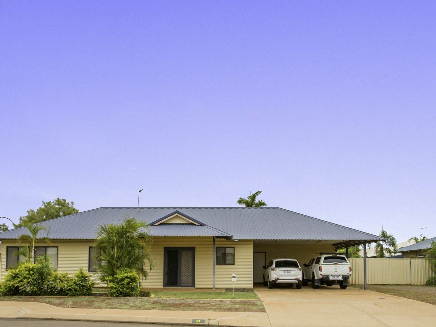 4 bedrooms House in 8 Koolinda Parade BAYNTON WA, 6714