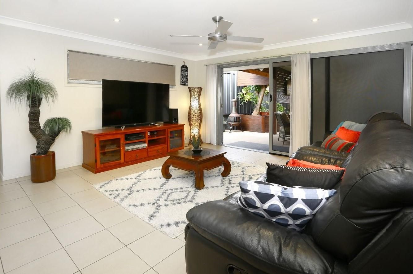 11 Esther Place, Isle Of Capri QLD 4217, Image 1