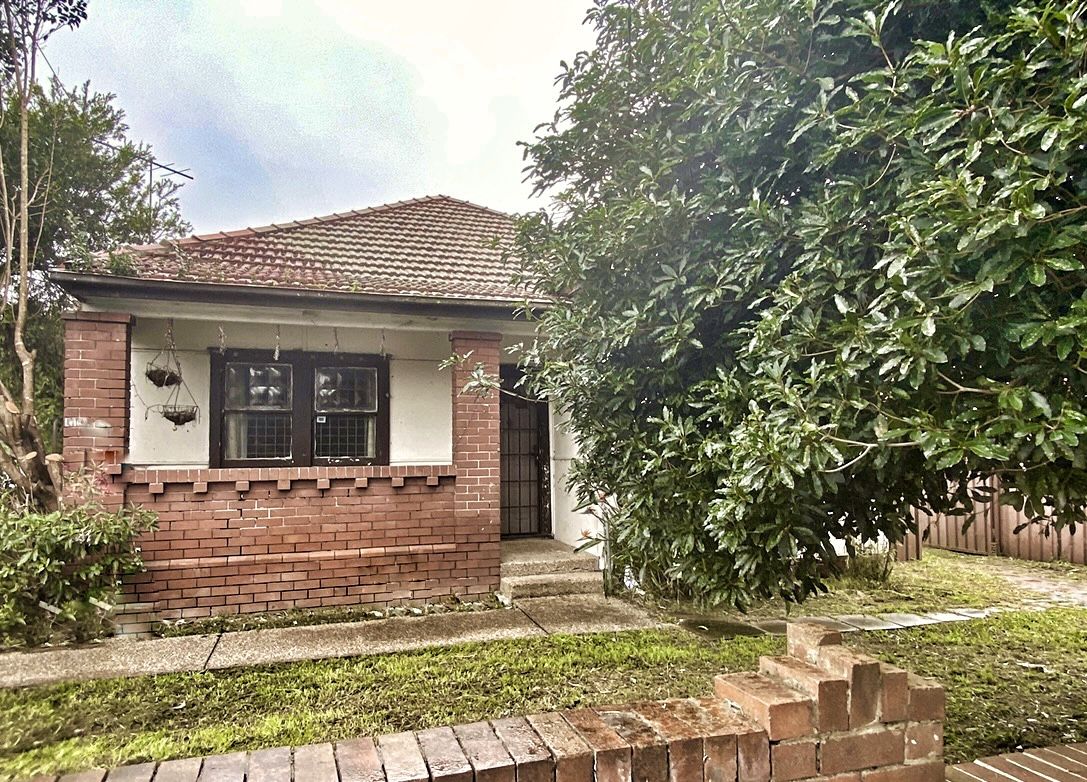 5 bedrooms House in 2 Farnell Road YAGOONA NSW, 2199