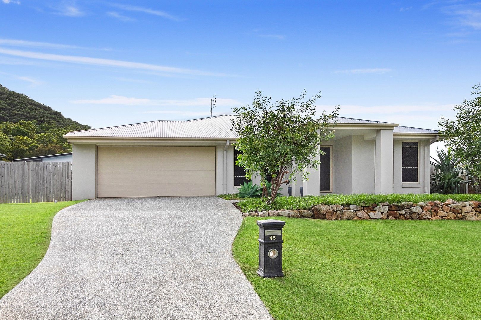 4 bedrooms House in 45 Lakefield Crescent BEERWAH QLD, 4519