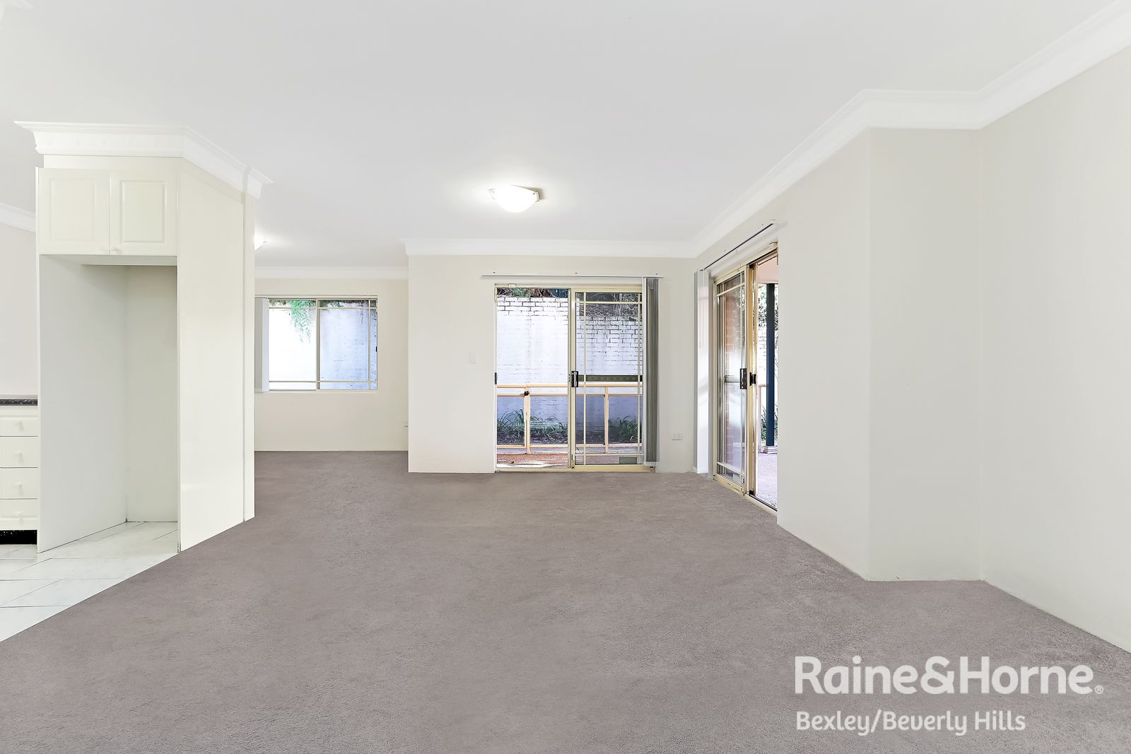 2 bedrooms Apartment / Unit / Flat in 2/16-20 Winchester Street CARLTON NSW, 2218