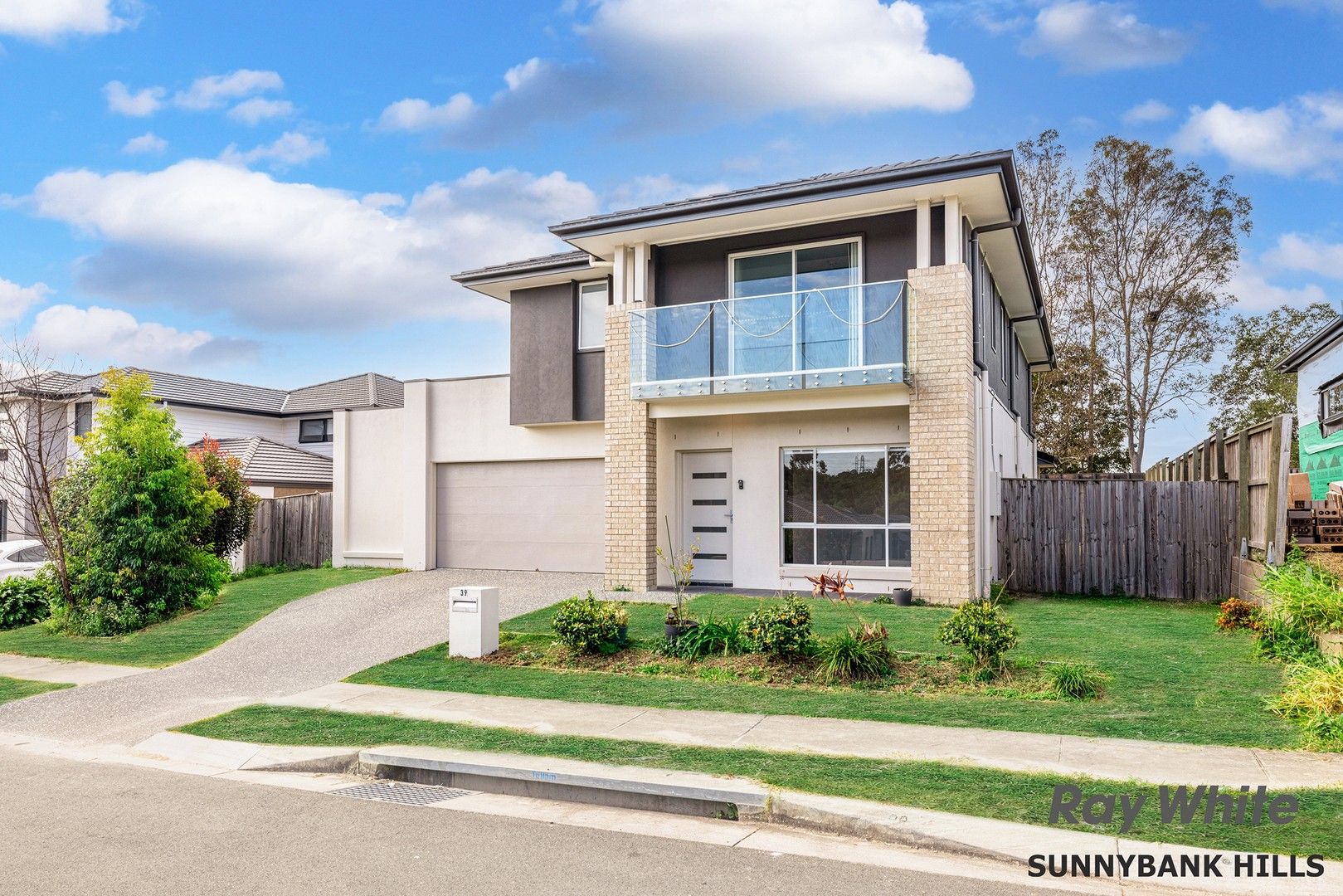 4 bedrooms House in 39 Mahogany Place KARAWATHA QLD, 4117