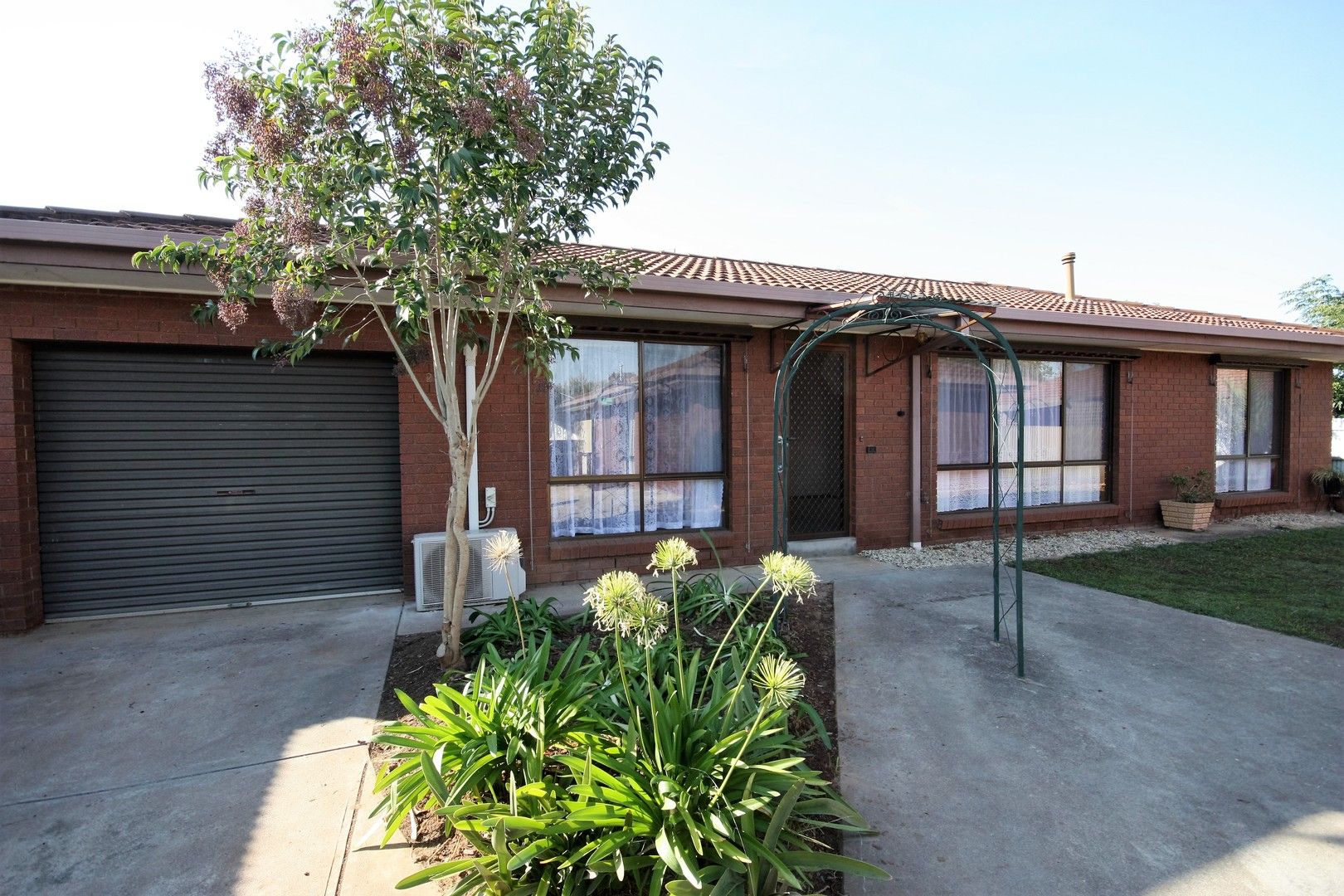 2 bedrooms Apartment / Unit / Flat in 2/27 Latimer Street BENALLA VIC, 3672