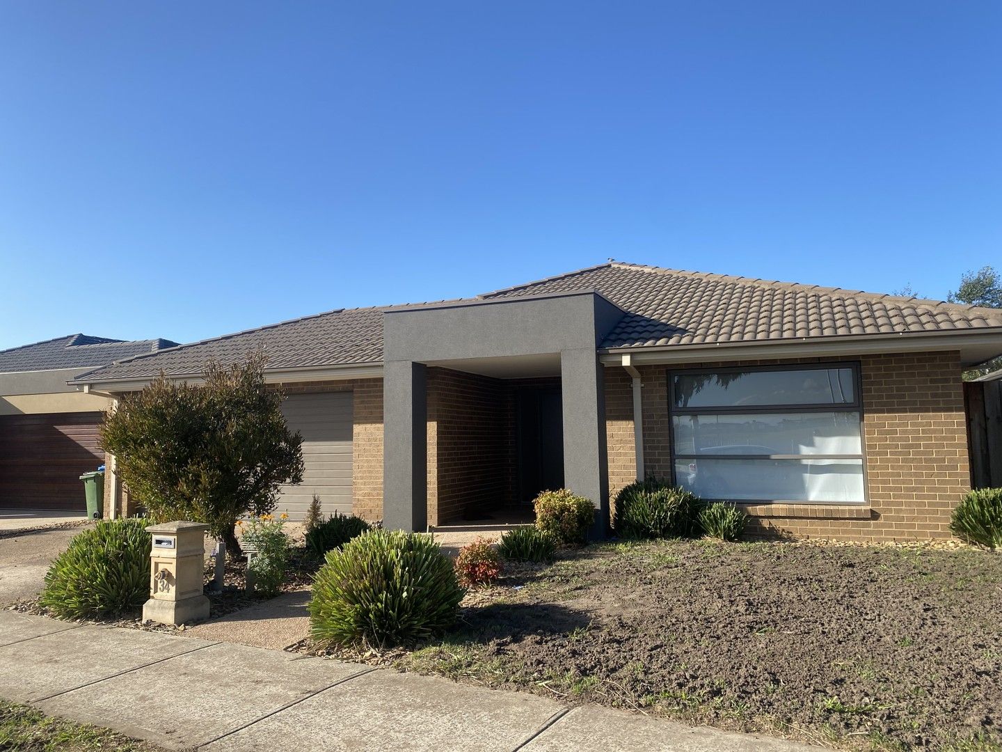 4 bedrooms House in 34 Heather Grove CRANBOURNE EAST VIC, 3977