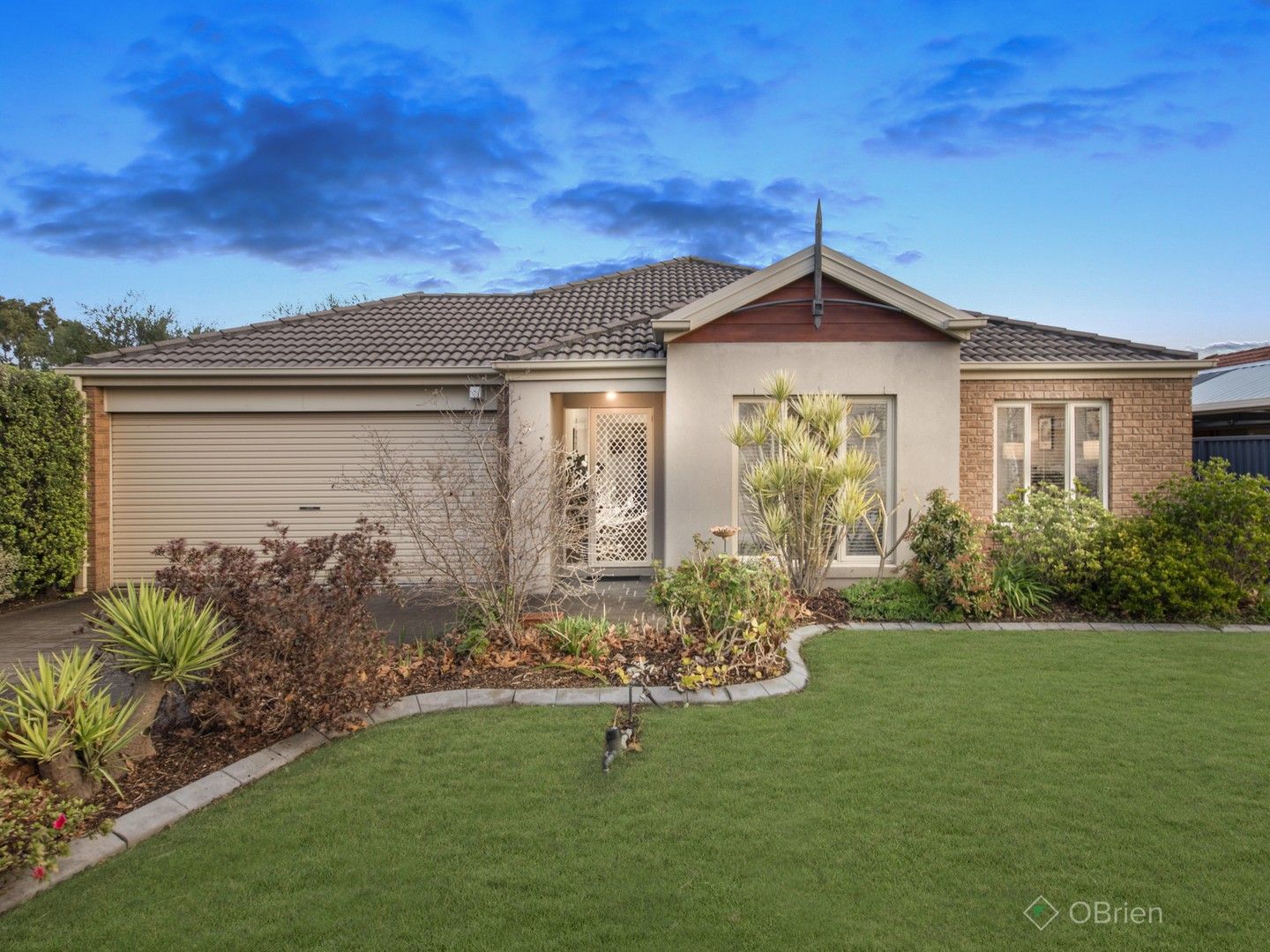 4 bedrooms House in 42 Shearwater Drive PAKENHAM VIC, 3810