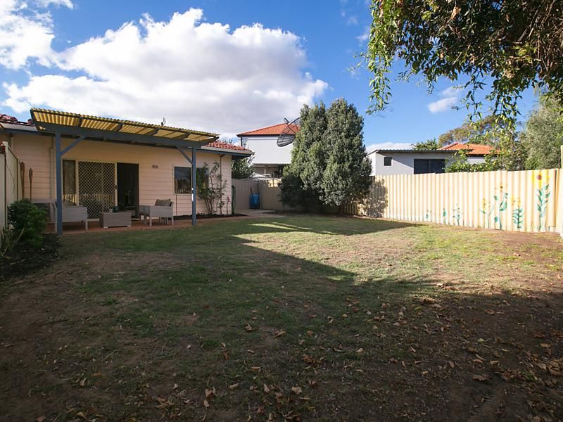 17A Oswald St, Coolbellup WA 6163, Image 2