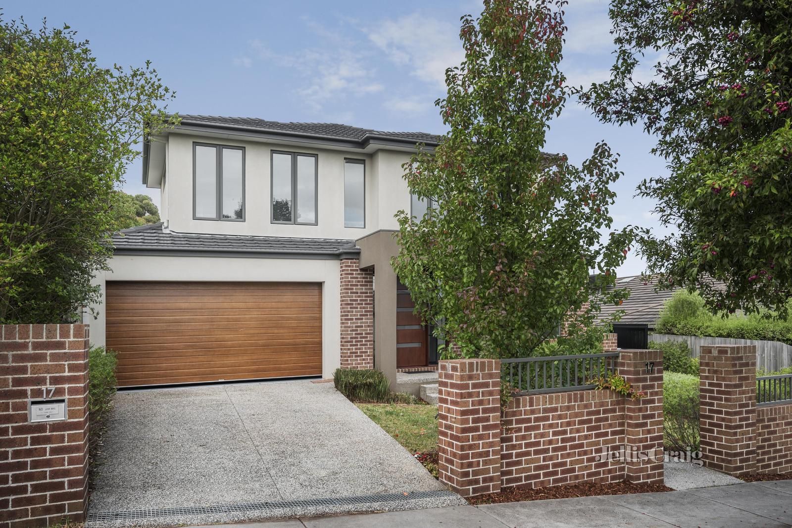 4 bedrooms Townhouse in 17 Ambon Street ASHBURTON VIC, 3147