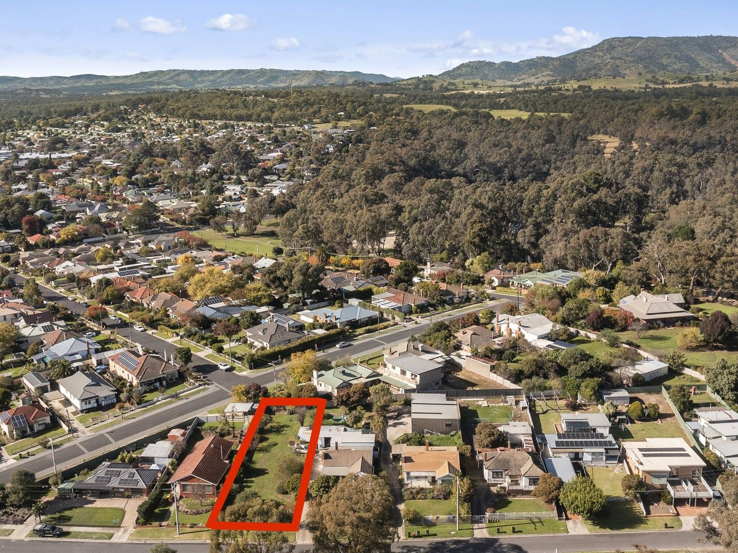 23 Gordon Crescent, Seymour VIC 3660, Image 0