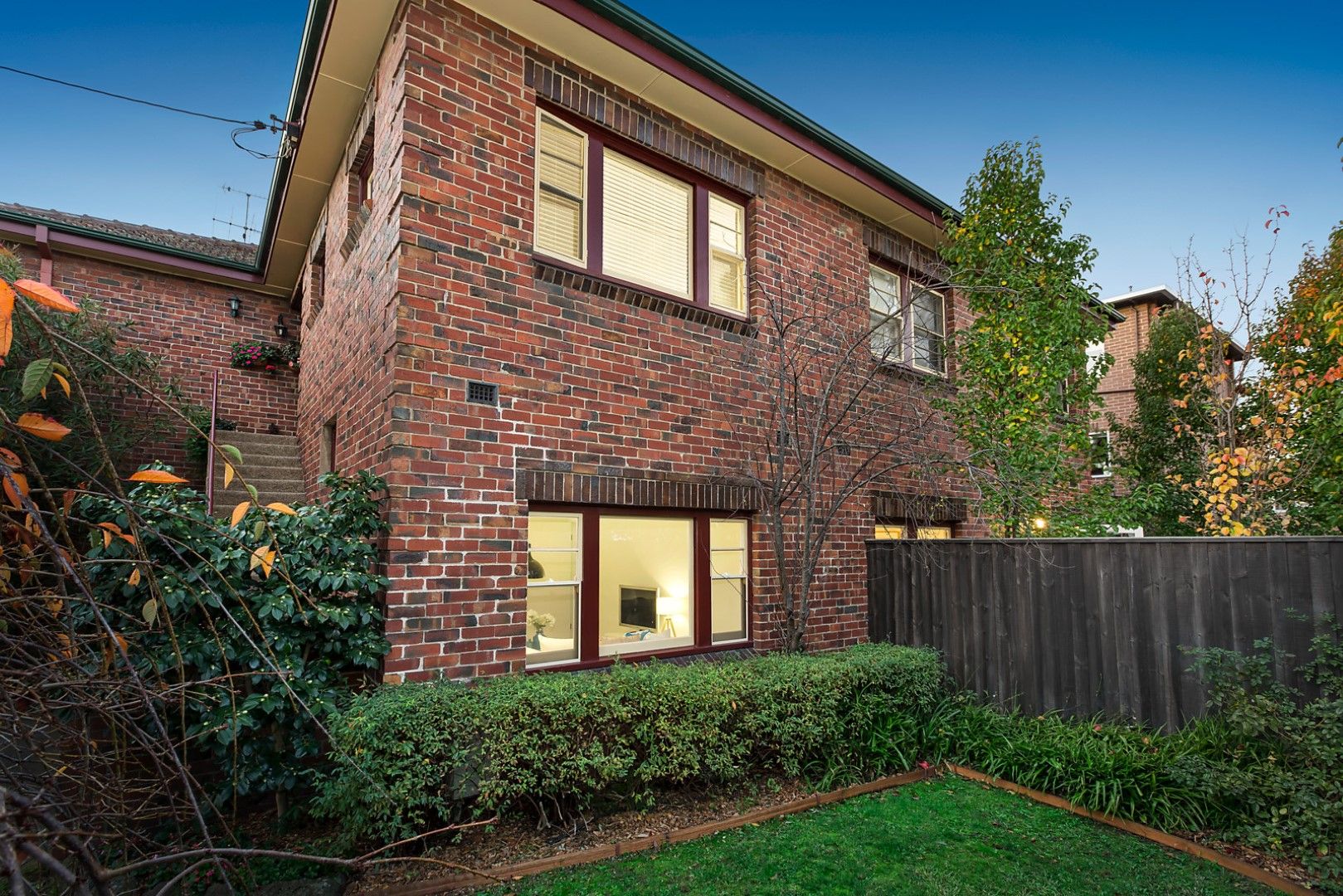 2 bedrooms Apartment / Unit / Flat in 2/6 Finchley Court HAWTHORN VIC, 3122