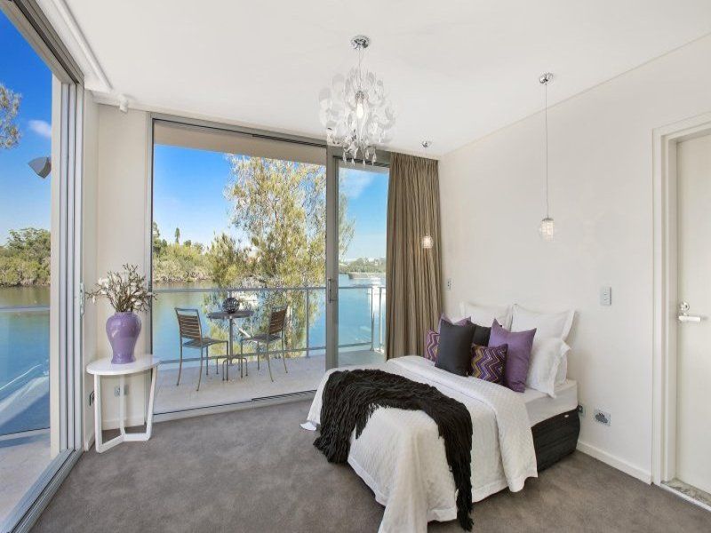 3 bedrooms Townhouse in 30 Hilly Street MORTLAKE NSW, 2137