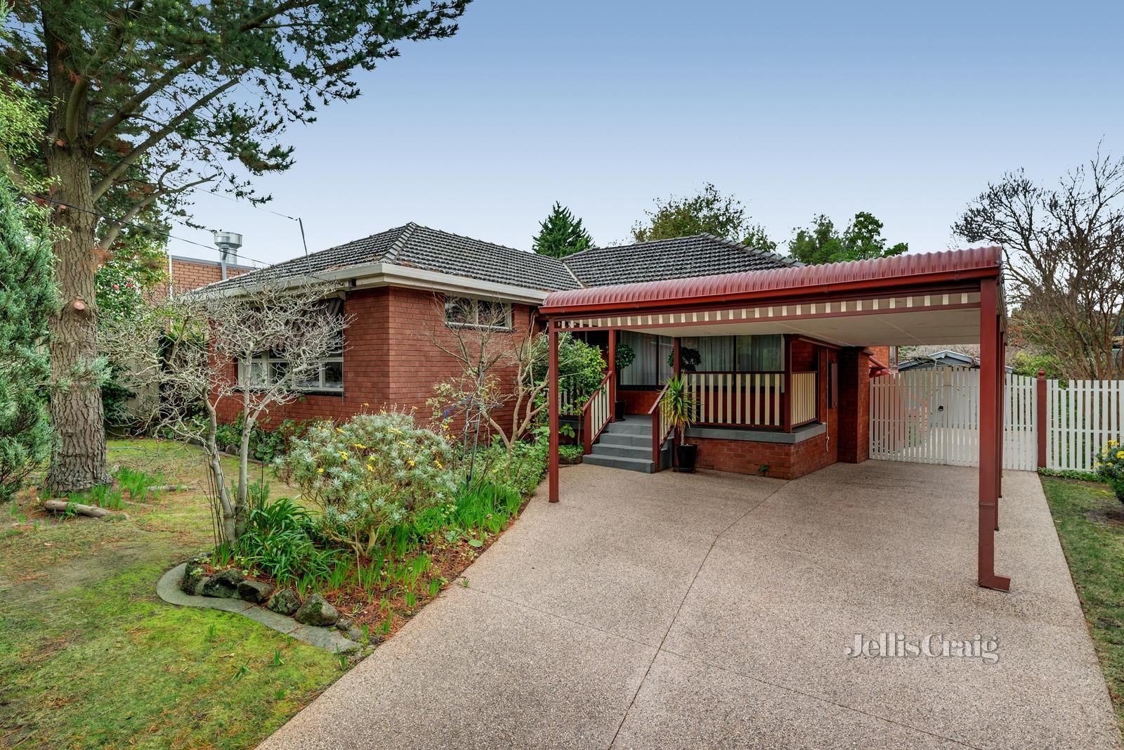 4 bedrooms House in 92 View Mount Road WHEELERS HILL VIC, 3150