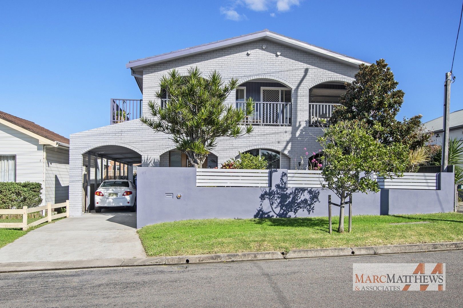 5 bedrooms House in 61 Boondilla Road BLUE BAY NSW, 2261