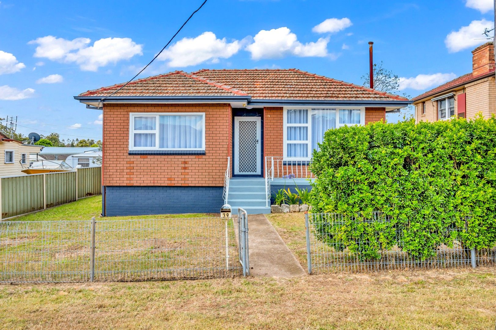 2 bedrooms House in 39 Second Avenue RUTHERFORD NSW, 2320