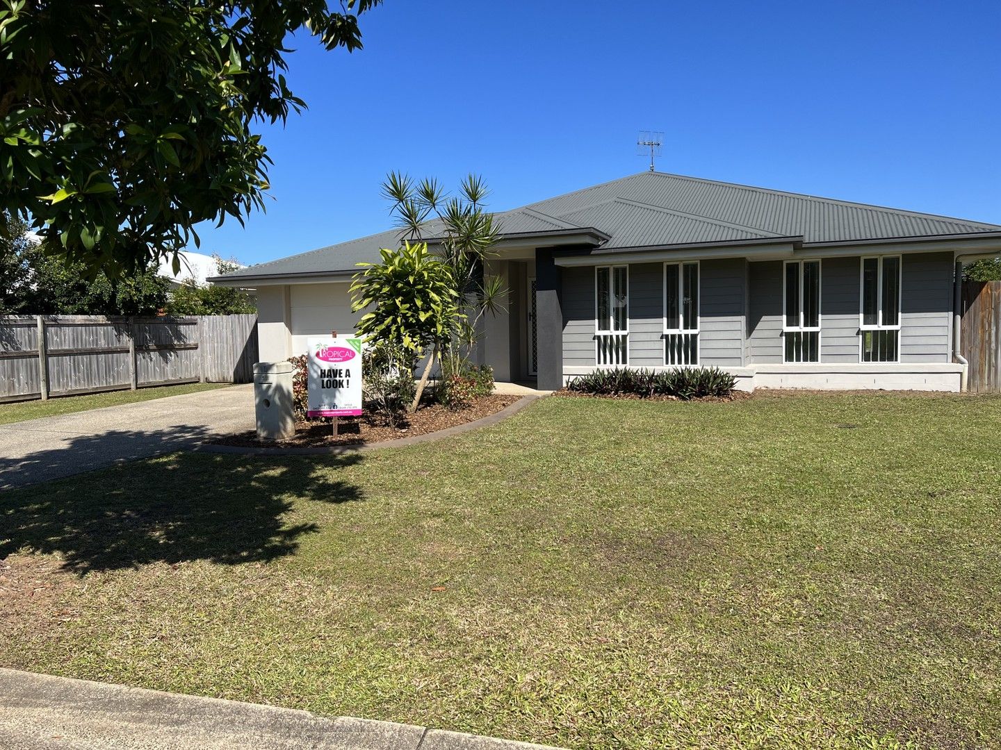 4 bedrooms House in 18 Shelly Court MISSION BEACH QLD, 4852