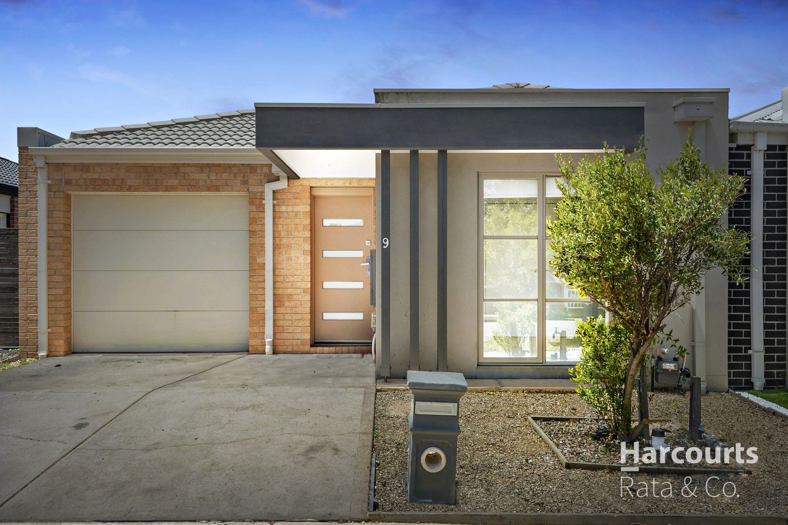 3 bedrooms House in 9 Gossamer Way MICKLEHAM VIC, 3064