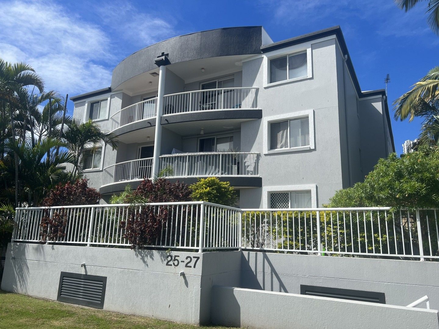 1 bedrooms Apartment / Unit / Flat in 12/25-27 Darrambal Street SURFERS PARADISE QLD, 4217