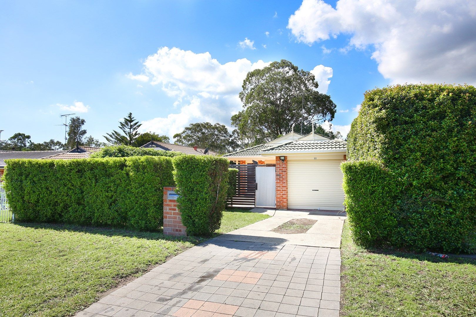 11 Melba Place, St Helens Park Property History & Address Research