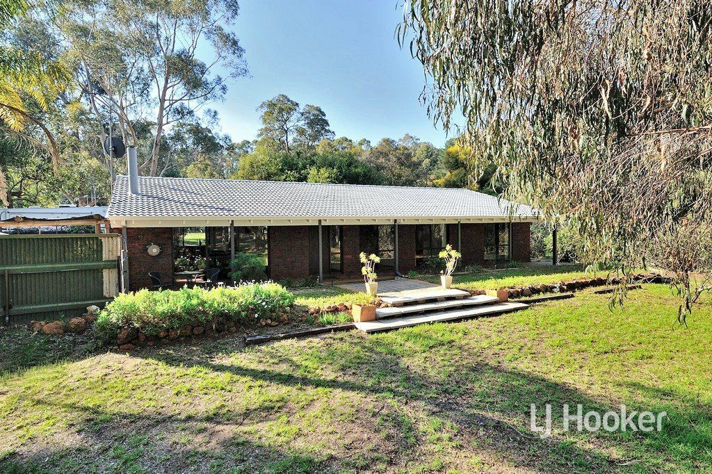 1815 Railway Terrace, Sawyers Valley WA 6074, Image 2