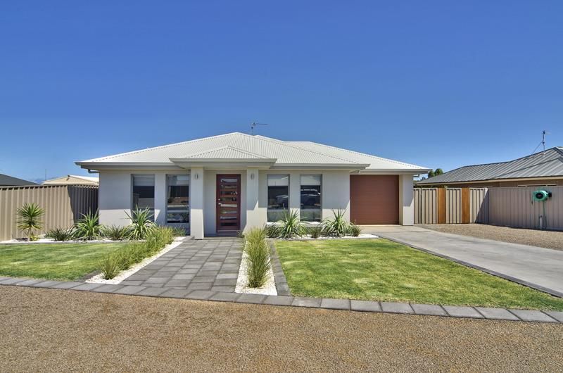 33 Sanders Street, Moonta Bay SA 5558