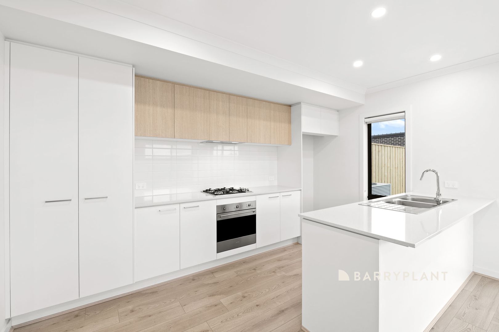 2 Bronze Leaf Walk, Narre Warren South VIC 3805 Townhouse For Rent