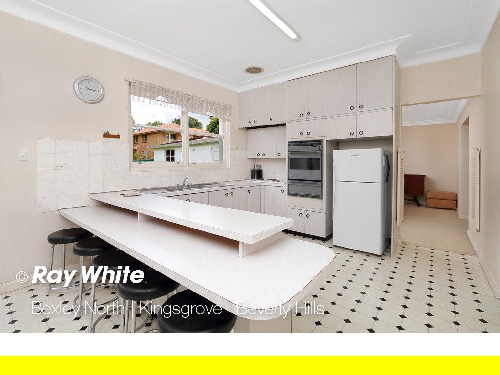3 Warrawee Place, Beverly Hills NSW 2209, Image 2