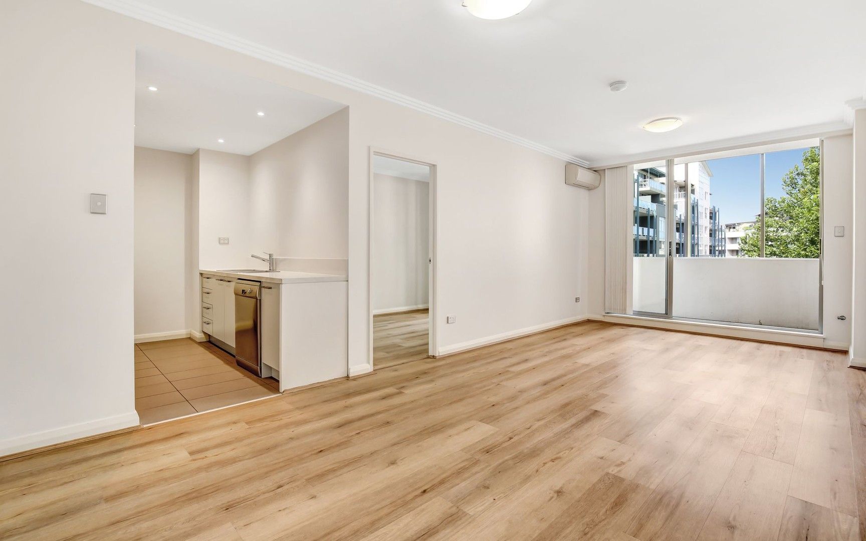 2 bedrooms Apartment / Unit / Flat in 216D/81 Courallie Avenue HOMEBUSH WEST NSW, 2140