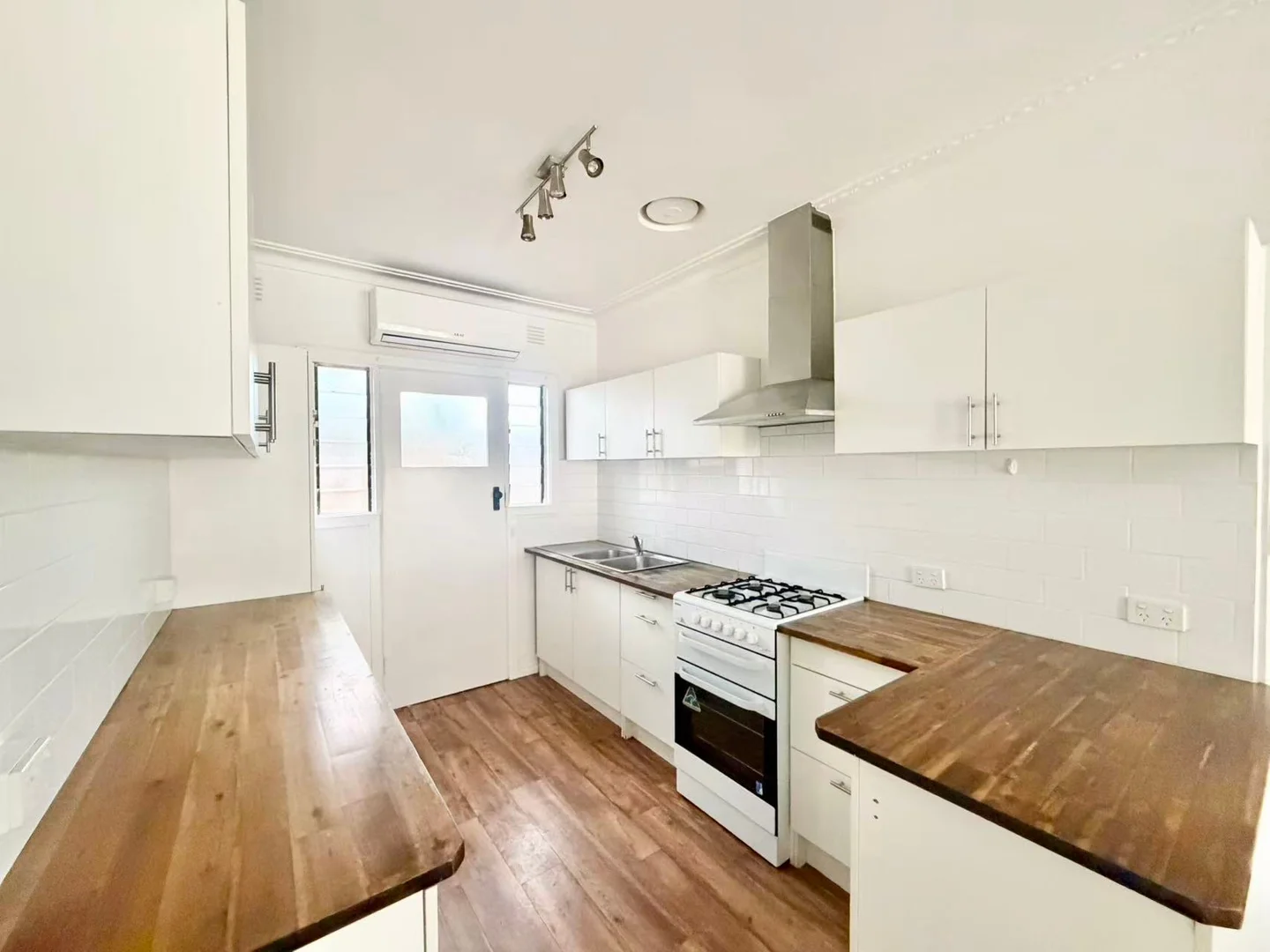 Additional image 2 of 3/102 Truganini Rd, Carnegie VIC 3163