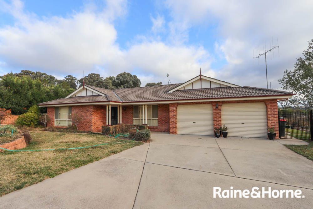 5 bedrooms House in 11 Glenhaven Crescent PERTHVILLE NSW, 2795