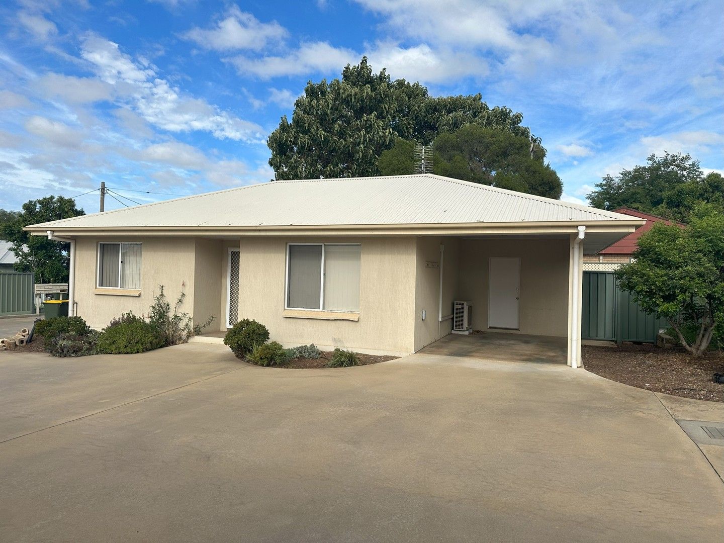 2 bedrooms Apartment / Unit / Flat in 1/2A Wilga Street PARKES NSW, 2870