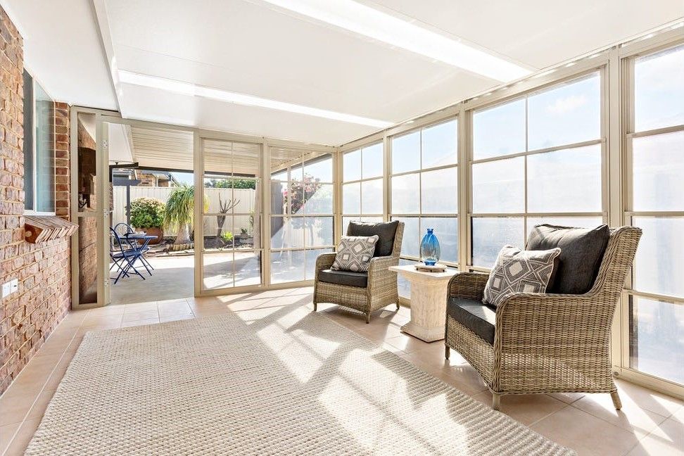 2 bedrooms House in 1/8 Oceanside Drive CAVES BEACH NSW, 2281